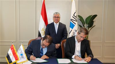  باستثمارات 100 مليون جنيه، توقيع عقد مشروع شركة بيرل لإنتاج البولي يوريثان بالسخنة 