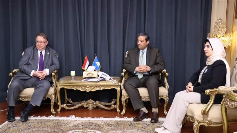 محافظ دمياط يستقبل