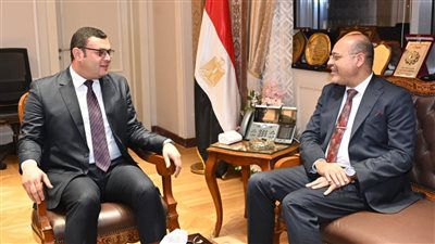 وزيرا الإسكان والعمل يستعرضان سبل تعزيز التعاون المشترك
