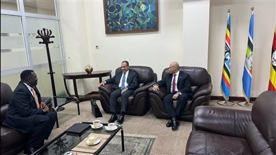 وزير الخارجية والهجرة يصل أوغندا