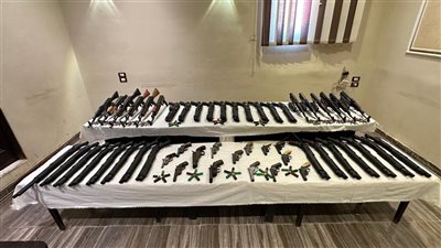 ضبط 49 سلاح ناري و15 قضية مخدرات في 3 محافظات 