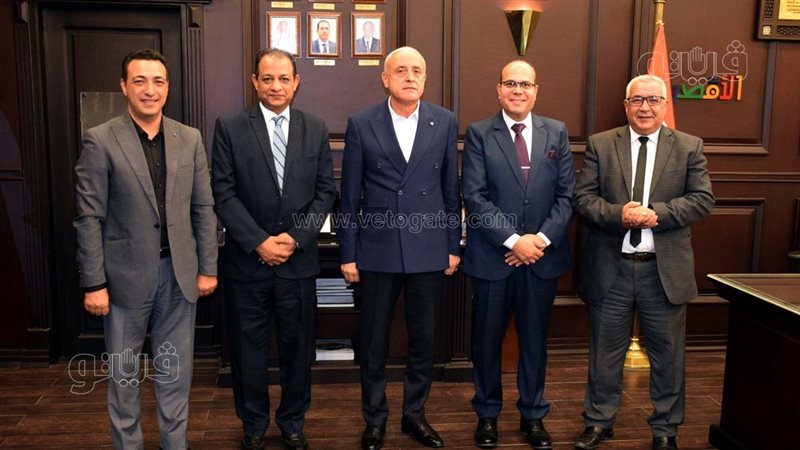 أثناء اللقاء, فيتو