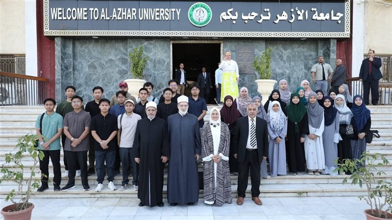 الوافدون الجدد يتفقدون