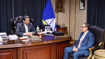 محافظ دمياط يلتقى مع وكيل المالية لبحث تيسيرات الإقرارات الضريبية