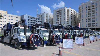 مدبولي يشهد اصطفاف مُعدات مُجابهة الأزمات والكوارث في بداية جولته بالإسكندرية (صور) 