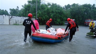 إعصار قوي يضرب تايوان ويتسبب في إصابة 27 شخصًا