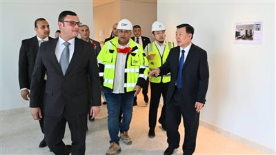 وزير الإسكان ونظيره الصيني يتفقدان أبراج الداون تاون بالعلمين الجديدة (صور)