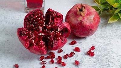 فوائد الرمان للجسم، يحمي من ألزهايمر والاكتئاب ويعالج نزلات البرد والإنفلونزا 