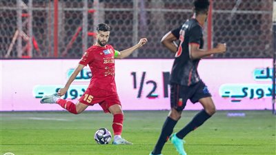 ضمك يتعادل مع الرياض 2-2 في مباراة مثيرة بالدوري السعودي (صور) 