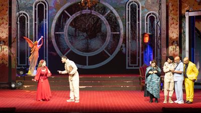  عمرو يوسف ومي عز الدين يرفعان شعار كامل العدد بمسرحية 