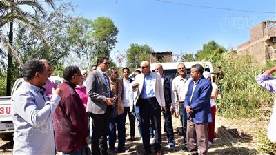 محافظ الأقصر يتفقد التعديات على الأراضي الزراعية في القرنة (صور) 