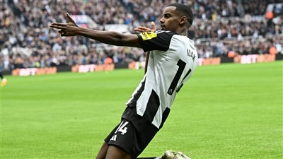 الدوري الإنجليزي، إيزاك يتقدم بهدف نيوكاسل الأول في شباك ليفربول 