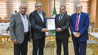 شعبة الأثاث بالغرفة التجارية لمحافظة دمياط تكرم محافظ الشرقية 