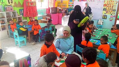 الكشف الطبي على 250 حالة خلال قافلة شاملة بقرية أبو مسعود بالدلنجات