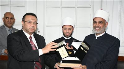 وزير الأوقاف يكرم الأمين العام السابق للمجلس الأعلى للشئون الإسلامية