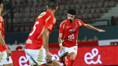 طاهر محمد طاهر يحرز الهدف الخامس لـ الأهلي في شباك سيراميكا (صور)