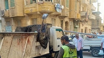 رئيس حي شرق بالإسكندرية يقود حملة مفاجئة لإزالة الإشغالات 