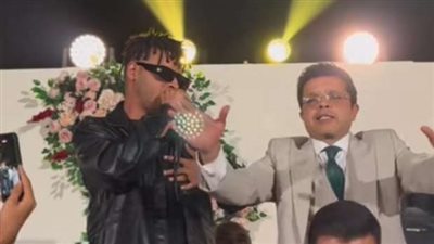 محمد هنيدي يحتفل بخطوبة ابنته فريدة ويغني مع أوكا (صور)