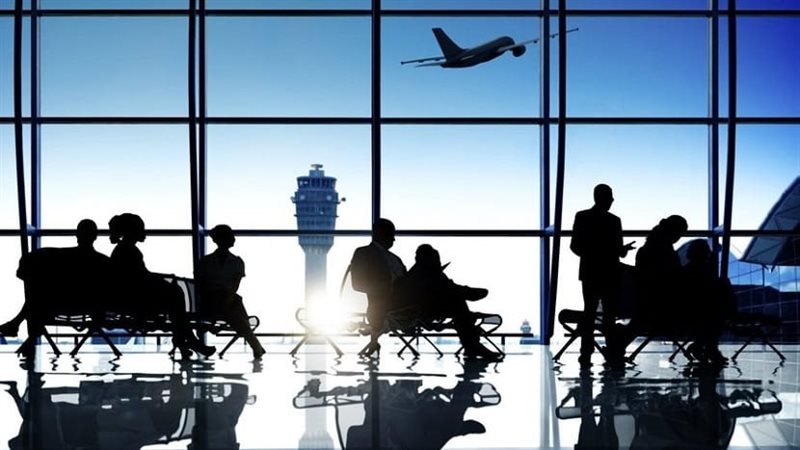المسافرون في المطار،