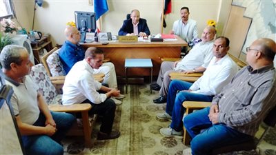 وكيل زراعة البحيرة يستمع لشكاوى العاملين بإدارة وادي النطرون