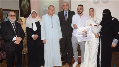محافظ الغربية يشهد على عقد قران عروسان من الأيتام ويهديهما كافة المفروشات