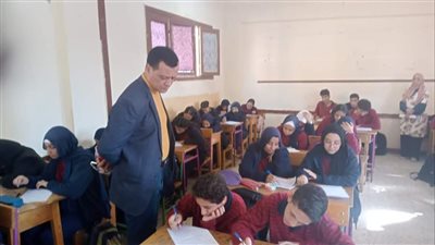 إحالة مدير مدرسة للتحقيق لعدم انضباط العملية التعليمية في سوهاج 