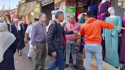 ضبط 110 حالات إشغال طريق ثابت ومتحرك بالبحيرة 