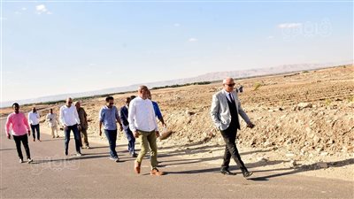 محافظ الأقصر يتفقد موقع إنشاء سوق الخضار والفاكهة الجديد بالحبيل (صور)