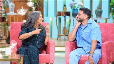 أنس بوخش ووالدته هالة كاظم ضيوف 