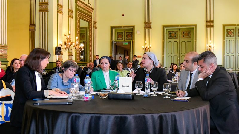 وزيرة البيئة خلال