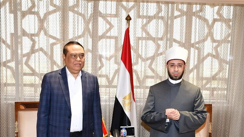 وزير الأوقاف يستقبل