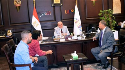 محافظ الأقصر يستقبل وفدًا من بيت الشعر