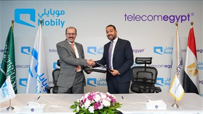 موبايلي تتعاون مع المصرية للاتصالات لإنزال أول كابل بحري يربط بين السعودية ومصر 