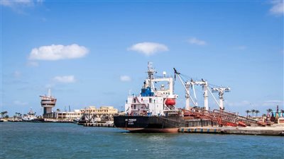 انتظام حركة الملاحة وتداول البضائع بميناء الإسكندرية خلال الـ 24 ساعة الماضية