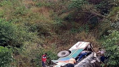 سقطت في وادي عميق، مصرع وإصابة العشرات في حادث سيارة بالهند 