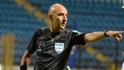 مساعٍ من لجنة الحكام لإثناء محمد عادل عن قرار الاعتزال 