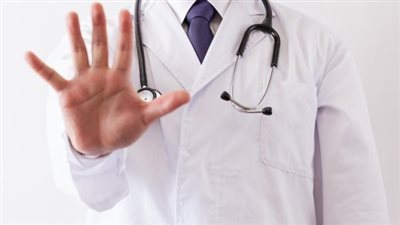 بعد 10 سنوات، براءة طبيب من تحصيل 22 ألف جنيه من مريضة بمستشفى جامعي 