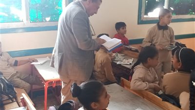 وكيل تعليم البحيرة يتابع ميدانيًّا سير العملية التعليمية في دمنهور