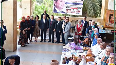 في حضور الوفد الصيني، محافظ الدقهلية يفتتح معرض أيادي مصر