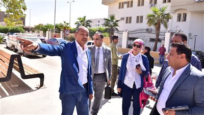 رئيس جامعة الأقصر تتابع تنفيذ المنشآت الجديدة وتطوير الكليات بطيبة (صور)