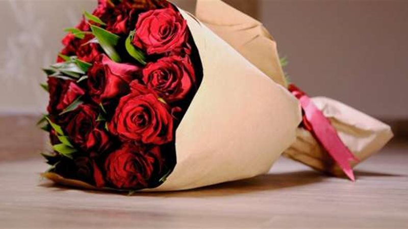 بالآيات والأحاديث،