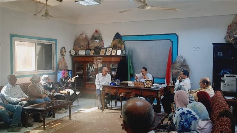 ضاحى يتراس الاجتماع 