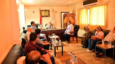 محافظ الأقصر يكلف بالاهتمام بملفات التصالح والتقنين ومشروعات حياة كريمة