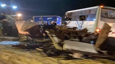 بالأسماء، إصابة 13 شخصا في حادث تصادم سيارة نقل وأتوبيس ببرج العرب