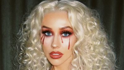 كريستينا أجيليرا تغني 