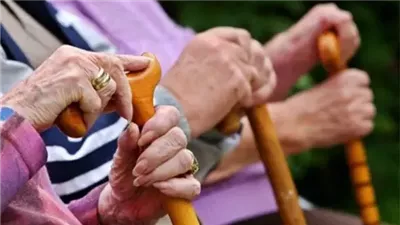 طلب إحاطة لاستدعاء رئيس الحكومة للبرلمان بسبب لائحة قانون المسنين