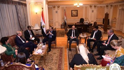 وزير الشئون النيابية للممثل الأوروبي: مصر تولي أهمية لجميع أشكال حقوق الإنسان 