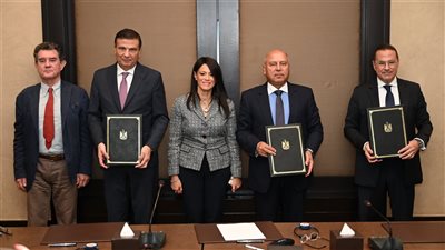 توقيع وثيقة مشروع القطن المصري بين وزارتي الصناعة والزراعة واليونيدو