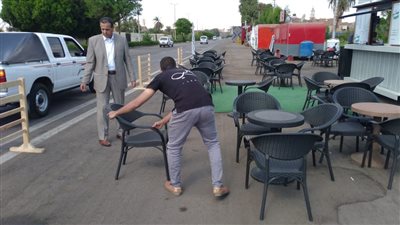 رئيس مدينة الأقصر يشدد على أصحاب عربات الطعام المتنقلة بعدم التعدي على الطريق العام