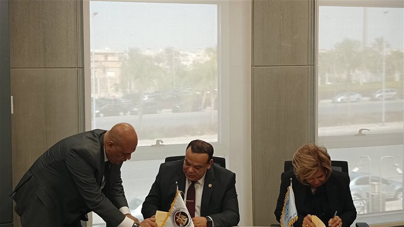 خلال مراسم توقيع